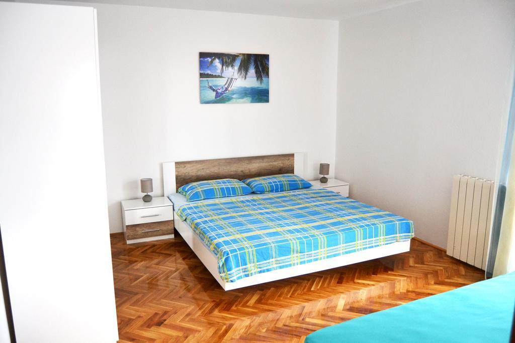 Apartments Mikulic Biograd Na Moru Exterior photo
